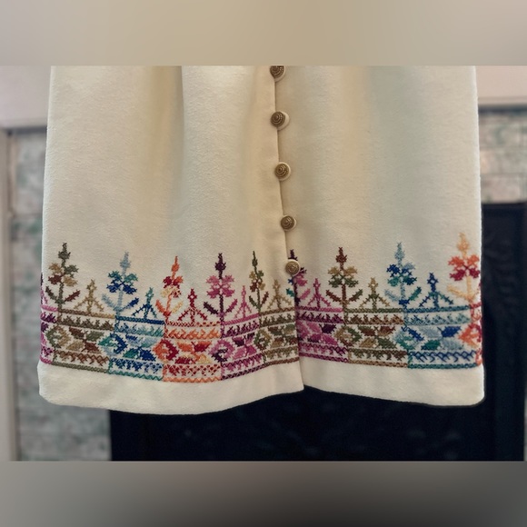 Vintage Mod Embroidered Dress - Picture 5 of 10